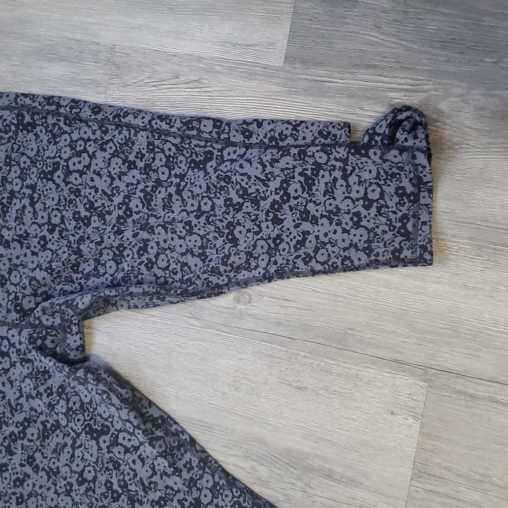 Xersion stretchy floral black colored leggings - Picture 5 of 14